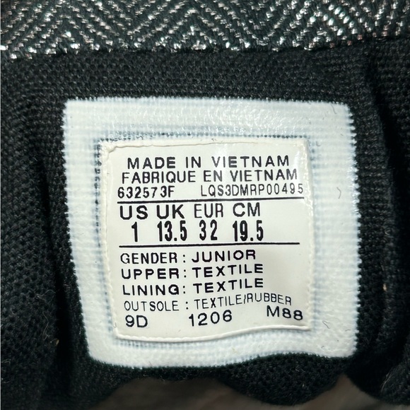 Converse All-Star Metallic/Glitter Silver Sneakers Shoes; Youth/ Junior Size 1 - Picture 2 of 16